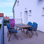 شقة Mojca